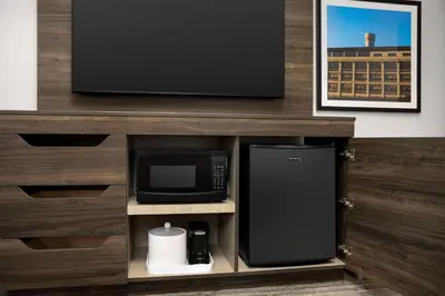 a tv and a refrigerator and a microwave at Hampton Inn Easton in Easton
