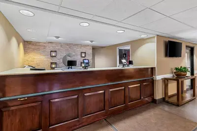 a bar in a waiting room with aublic at Comfort Inn & Suites Somerset - New Brunswick in Somerset