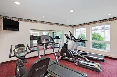 a gym with treadmills and elliptical machines at Howard Johnson by Wyndham Blackwood Near Philadelphia in Blackwood