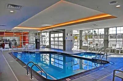 a large swimming pool in a building at Hilton Garden Inn Hamilton in Bordentown
