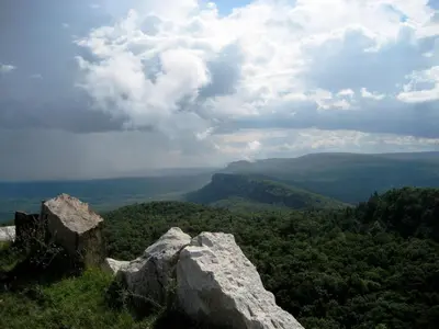 a view of a valley from the top of a mountain at Minnewaska Lodge in Gardiner