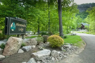 a sign for a yard with rocks and a road at Minnewaska Lodge in Gardiner