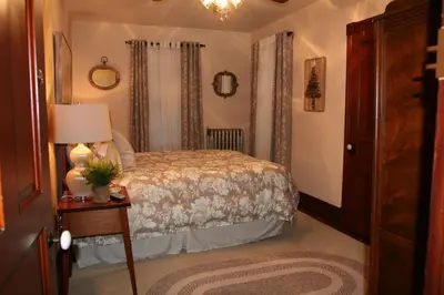 a bedroom with a bed and a table with a lamp at Lizard Creek Inn in Andreas