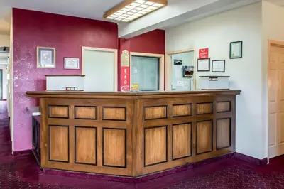 a salon with a wooden counter in a room at Econo Lodge Carlisle in Carlisle