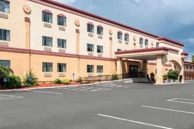 an empty parking lot in front of a hotel at Econo Lodge Carlisle in Carlisle