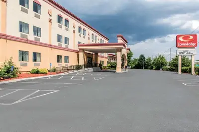 a hotel parking lot in front of a building at Econo Lodge Carlisle in Carlisle