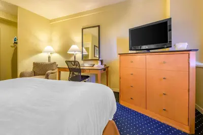 a hotel room with a bed and a television on a dresser at Inn at Lebanon - Hershey & Manheim area in Lebanon