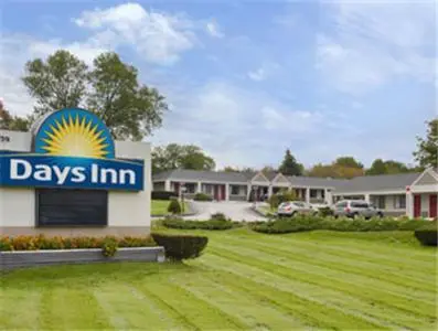 a days inn sign in front of a building at Days Inn by Wyndham Middletown in New Hampton