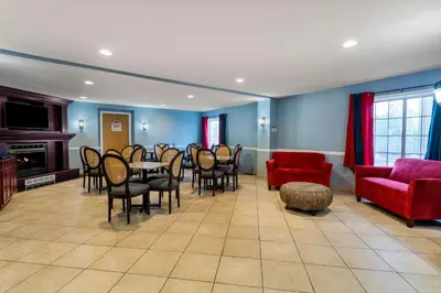 a dining room with a table and chairs at Hawthorn Suites by Wyndham Allentown-Fogelsville in Fogelsville