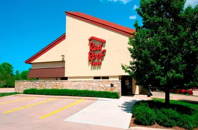 a restaurant with a sign on the side of a building at Red Roof Inn Harrisburg - Hershey in Harrisburg