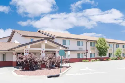 aury inn suites anaheim at the park at Super 8 by Wyndham Middletown in Middletown