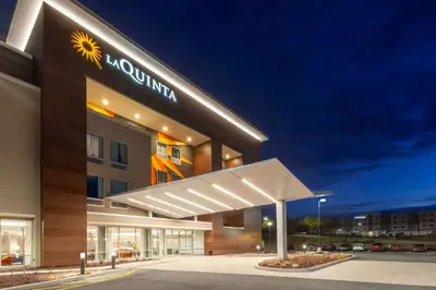 a hotel with a sign on the front of it at La Quinta Inn & Suites by Wyndham Middletown-Goshen in Middletown