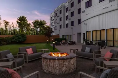a fire pit in the middle of a courtyard at Courtyard Mt. Holly Westampton in Westampton Township