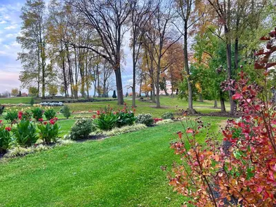 a park with green grass and flowers and trees at Hershey Farm Resort in Ronks