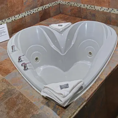 a bath tub in the shape of a heart at La Mirage Motor Inn in Monmouth Junction