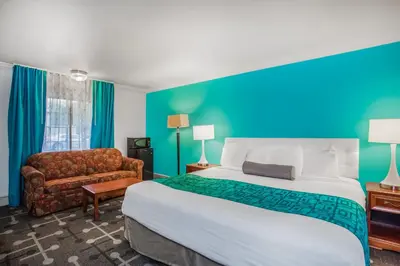 a hotel room with a bed and a couch at Howard Johnson by Wyndham Hershey in Hershey