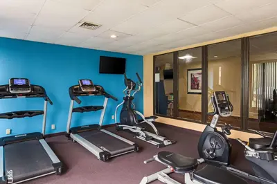a gym with treadmills and exercise bikes in a room at Fairmount Inn & Suites - Stroudsburg, Poconos in Delaware Water Gap