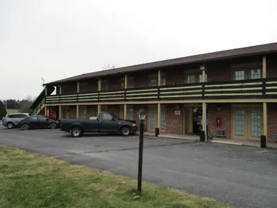 a building with cars parked in front of it at Motel 6-Shartlesville, PA in Shartlesville