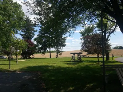 a park with a picnic table in the grass at Motel 6-Shartlesville, PA in Shartlesville