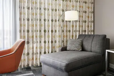 a living room with a couch and a lamp at Hampton Inn Philadelphia/King of Prussia - Valley Forge in King of Prussia