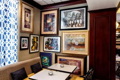 a dining room with pictures on the wall at Hampton Inn & Suites Staten Island in Staten Island