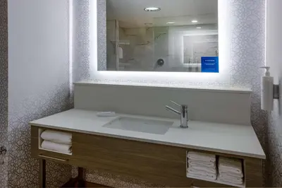 a bathroom with a sink and a mirror at Hampton Inn Harriman Woodbury in Central Valley