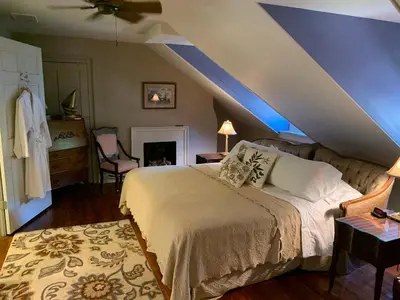 a bedroom with a bed and a blue ceiling at The Lily Inn - Burlington in Burlington