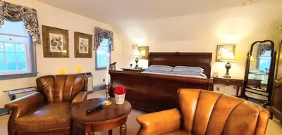a bedroom with a bed and a table and chairs at General Warren in Malvern