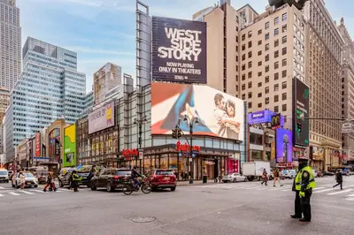 a police officer standing in the middle of a busy city street at West 30th Street Guest House in New York