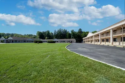 an empty road in front of a school building at Americas Best Value Inn at Central Valley-Woodbury in Central Valley