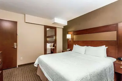 a hotel room with a large bed with white sheets at Hampton Inn Manhattan Grand Central in New York
