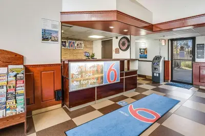 a waiting room with a sign on the floor at Motel 6-Levittown, PA - Bensalem in Levittown
