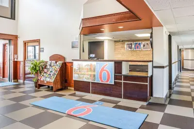 a lobby of a fast food restaurant at Motel 6-Levittown, PA - Bensalem in Levittown
