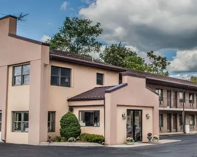 a large building with a building at Econo Lodge Douglassville-Pottstown in Douglassville