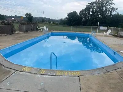 a large blue swimming pool in a yard at Econo Lodge Mechanicsburg - Harrisburg West in Mechanicsburg