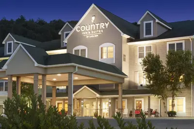 a view of the front of a building at Country Inn & Suites by Radisson, Lehighton-Jim Thorpe, PA in Lehighton