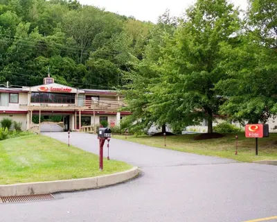 a parking meter in front of a building at Econo Lodge Clarks Summit - Scranton in Clarks Summit