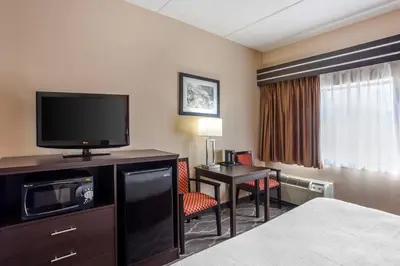 a hotel room with a bed and a flat screen tv at Best Western Inn at Blakeslee-Pocono in Blakeslee