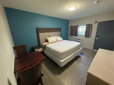 a bedroom with a bed and a table and a desk at Essence Express Elizabeth EWR Airport in Elizabeth