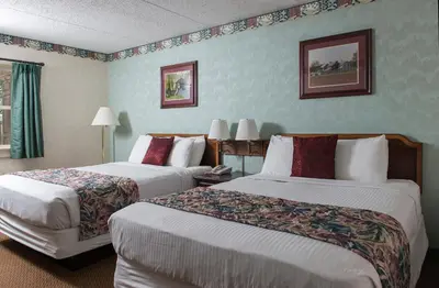 a hotel room with two beds in a room at Bird-in-Hand Family Inn in Bird in Hand