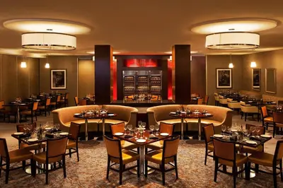 a restaurant with tables and chairs and a bar at Sheraton Valley Forge King of Prussia in King of Prussia