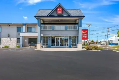 a building with a sign in front of it at Econo Lodge Quakertown in Quakertown
