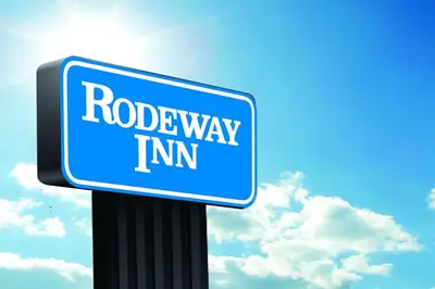 a blue roadeway limit sign on a pole at Rodeway Inn Schuylkill Haven in Schuylkill Haven