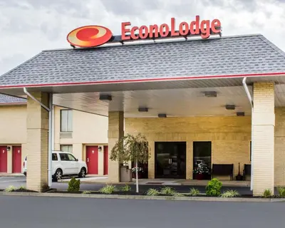 a rendering of an endocooco gas station at Econo Lodge Mifflintown in Mifflintown