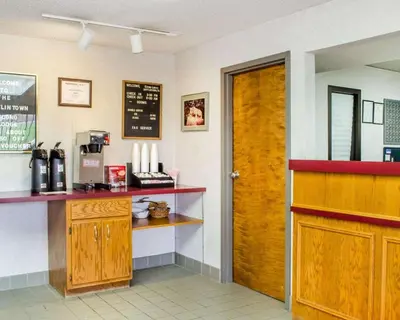 a fast food restaurant with a counter and a door at Econo Lodge Mifflintown in Mifflintown