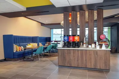 a restaurant with a bar and tables and chairs at Tru By Hilton Audubon Valley Forge in Audubon
