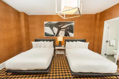 two beds in a hotel room with at Ameritania at Times Square in New York