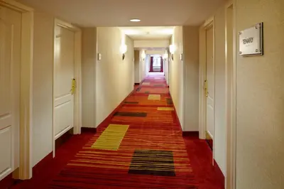 a long hallway with a rug on the floor at Clinton Inn Hotel Tenafly in Tenafly