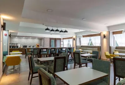 a dining room with tables and chairs at Hampton Inn East Windsor in East Windsor