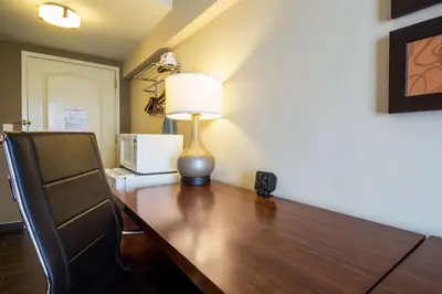 a lamp sitting on top of a wooden table at Comfort Suites at Woodbridge in Avenel